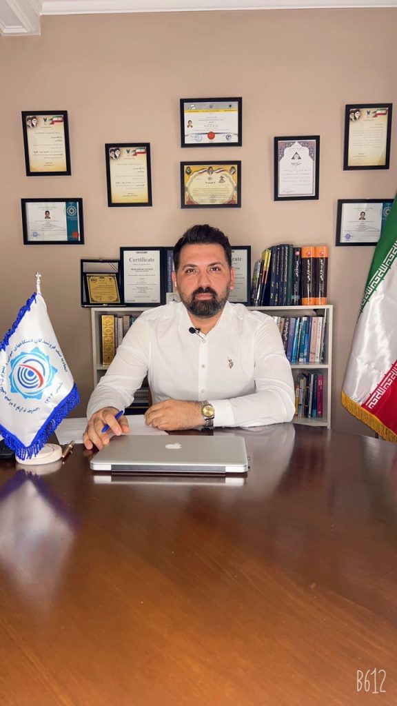 اخلاق انتخابات یک استاد دانشگاه در کارزار تبلیغاتی اتحادیه صوت وتصویر ؛ عذرخواهی میکنم